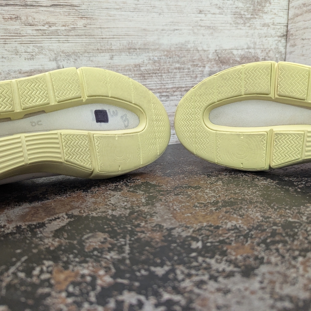 Womens On The Roger Athletic Shoes Sz 8.5 White Leather Used  - Picture 9 of 11